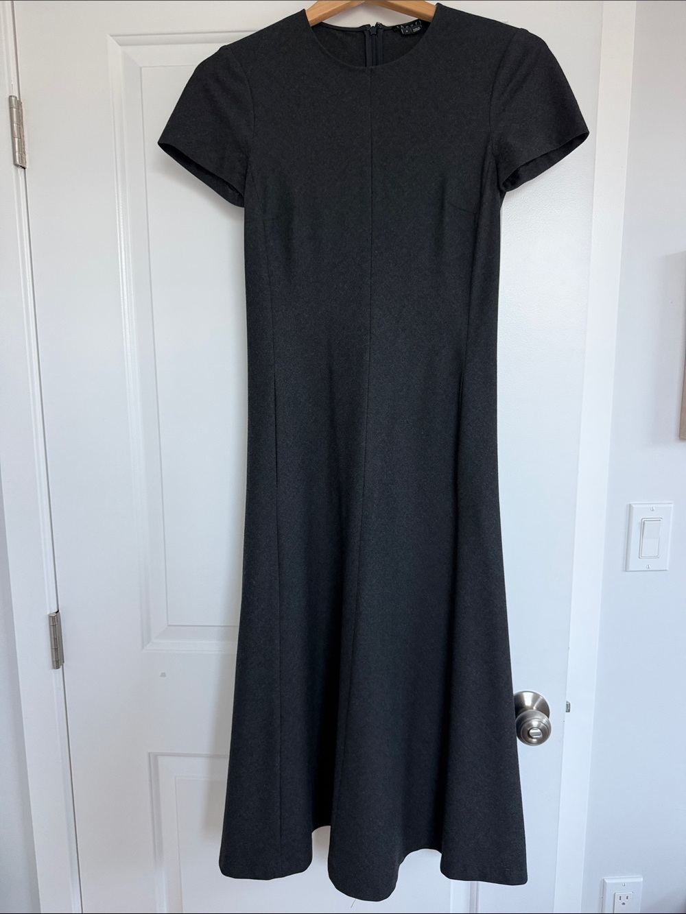 Theory Classic Dress w/ pockets - Size 0